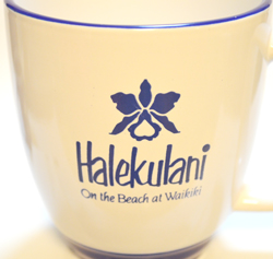 画像: ハレクラニ（HALEKULANI）マグカップ（陶磁器）White & Blue line