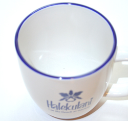 画像: ハレクラニ（HALEKULANI）マグカップ（陶磁器）White & Blue line